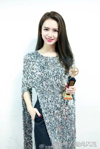 明星时尚秀,心机礼服显特点!陈乔恩秀的是美,李