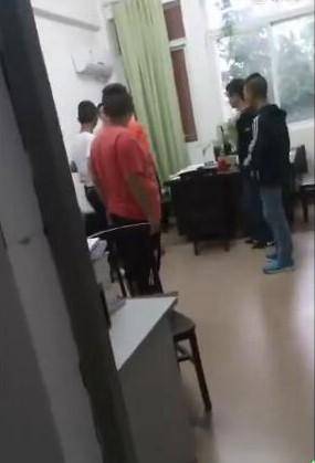 学生打老师,挑衅,录像!假如老师还手了?_hao1