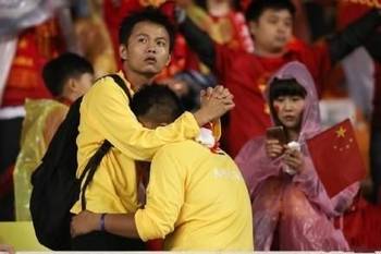 国足排名倒数第二 球迷失望痛哭外媒嘲笑_hao