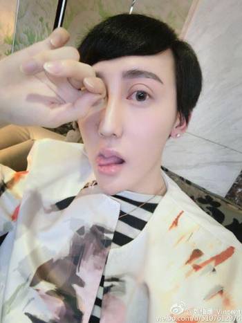 蛇精男妈妈爆出儿子儿时照片称基因就是比中国