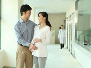 快分娩的她,竟被老公的一句话感动哭了!_hao1