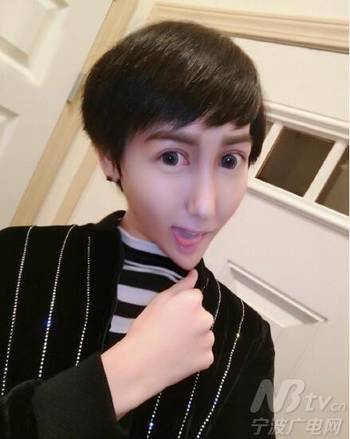 蛇精男妈妈爆出儿子儿时照片称基因就是比中国