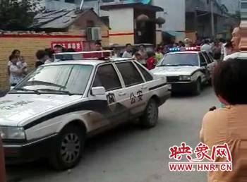 驻马店视频砍父杀妹现已被警方抓获_hao123男子礼拜佛教图片
