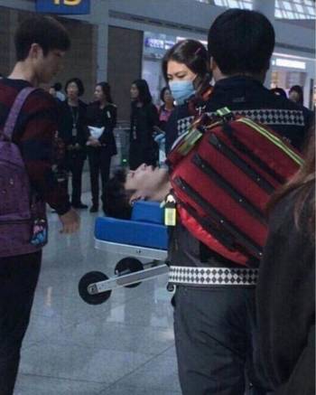 张艺兴机场晕倒 张靓颖欧弟 盘点因工作劳累晕