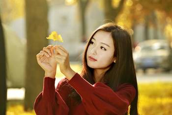 成都又快到一年深秋,约一个女生去拍秋天姑娘气息凭什么图片