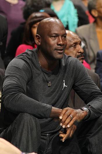 揭秘NBA赞助合同 詹皇超十亿哈登靠卡戴珊帮