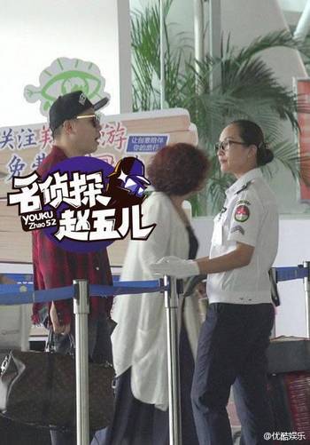 厉害了! 郑爽新助理像胡彦斌?李易峰撩助理! 她