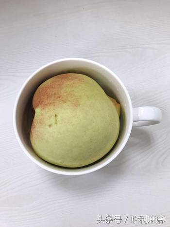 从来没见过这么大的桃子,老妈从丽江寄了一箱