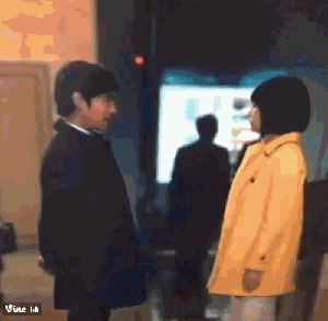 内涵段子:美女穿这条裤子出门,保证回头率100%