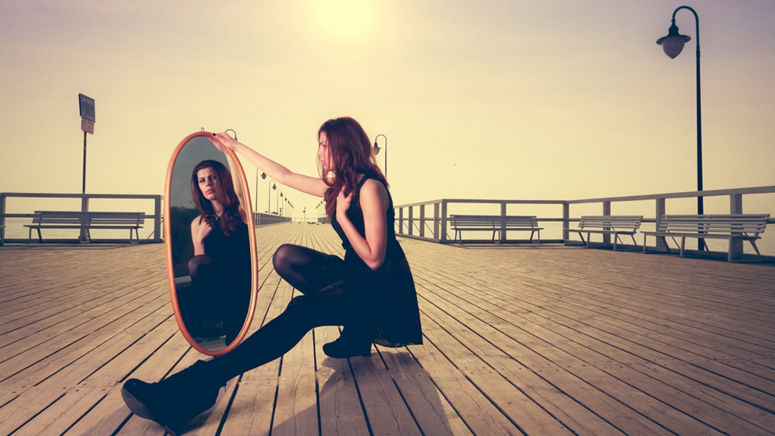 脑洞大开！镜子是什么颜色？