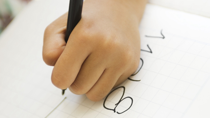 都说左撇子聪明，真相是啥？