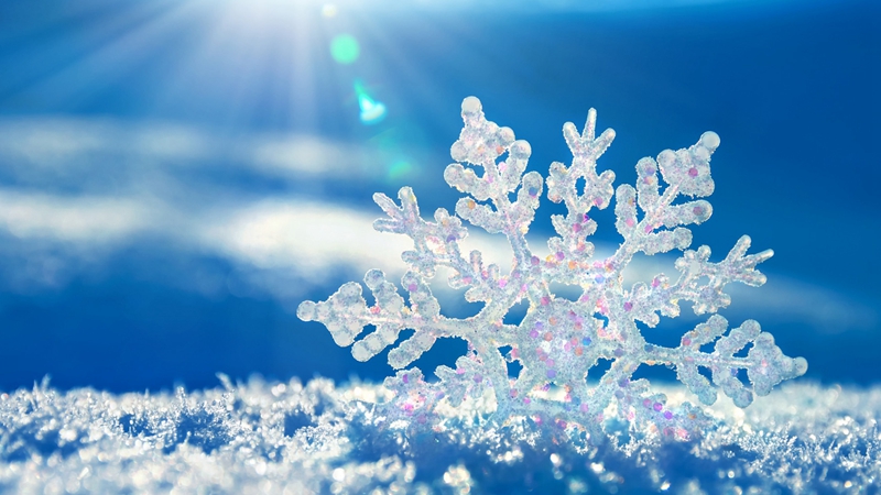为什么透明的雪花堆在一起就变成了白色？
