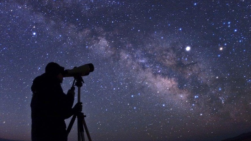 为什么普通相机拍不了星空？